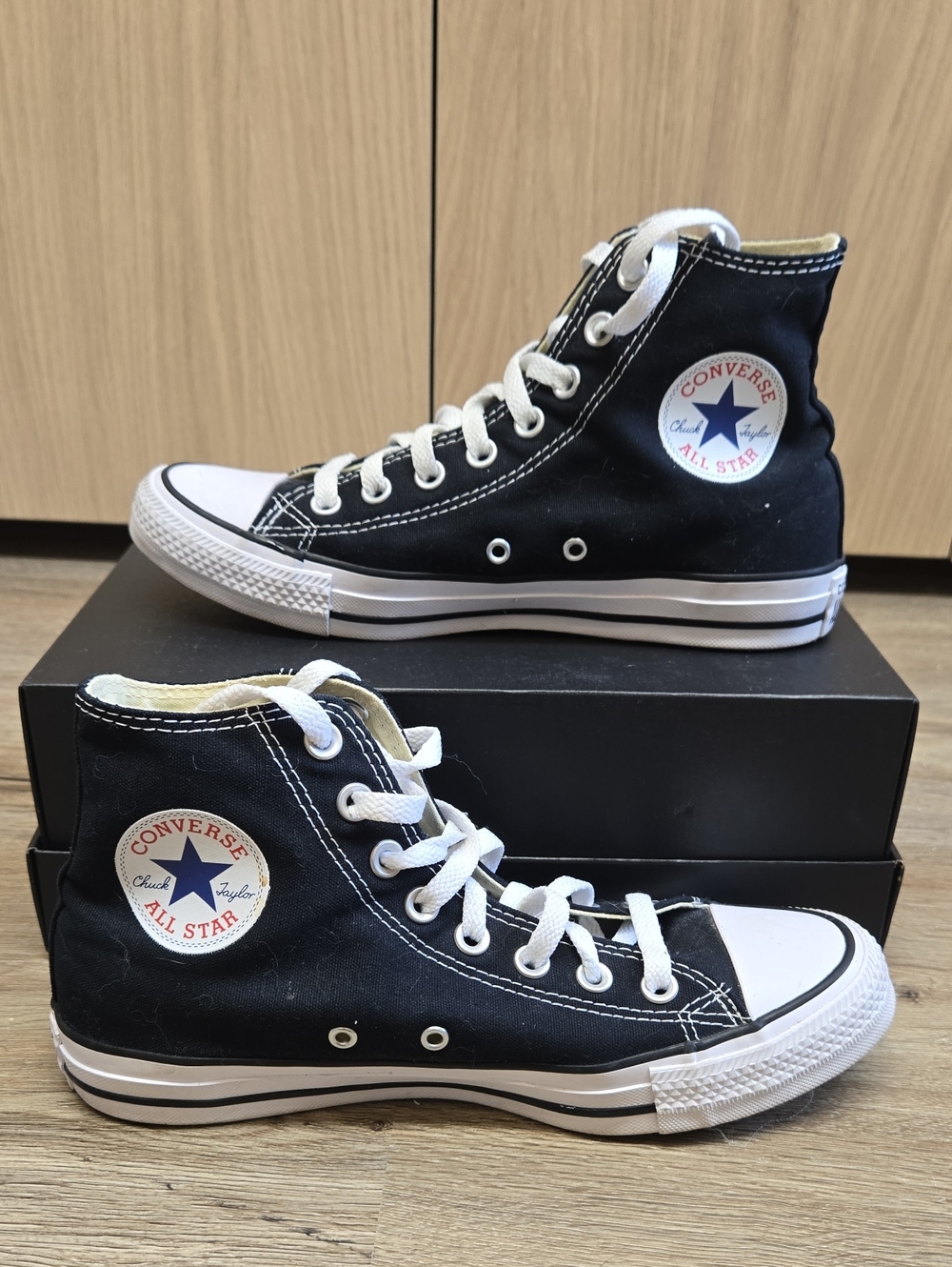 Converse Black & White Chuck Taylor High Top Sneakers Size Men's 6.5 Women's 8.5